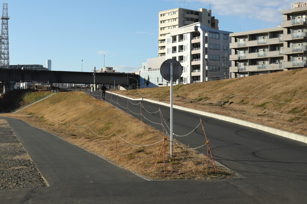 多摩川大橋のスロープ