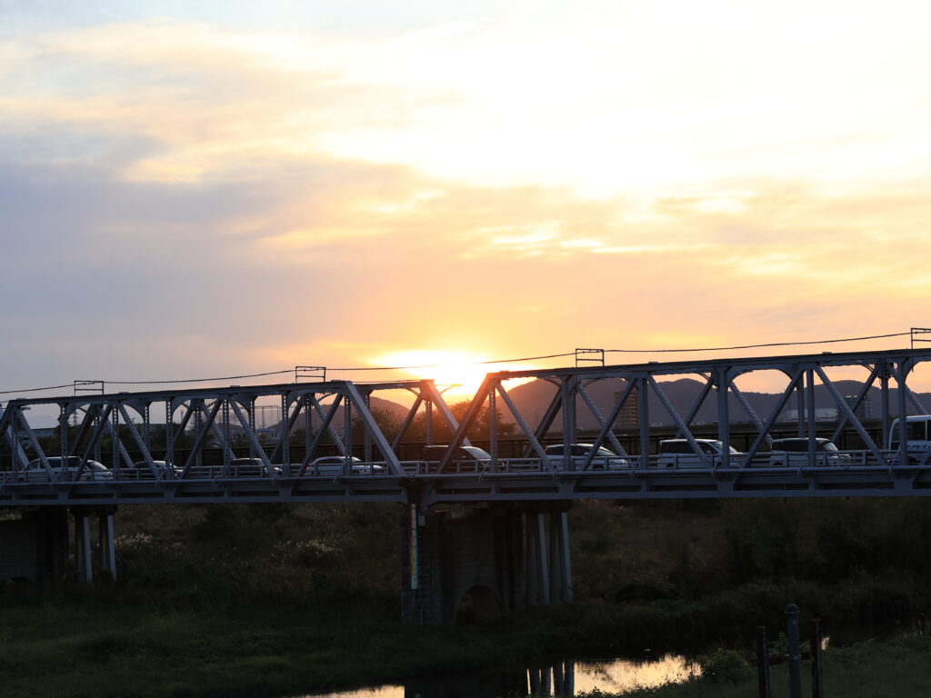 残念な渡良瀬橋の夕日